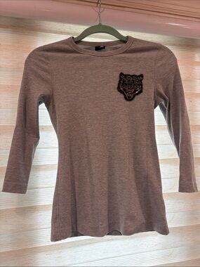 Women's Long Sleeve Tee with Tiger Patch - Gray